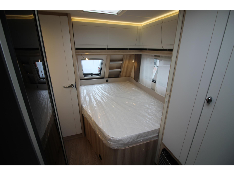 Hobby De Luxe 460 UFE Frans bed & rondzit!  foto: 8