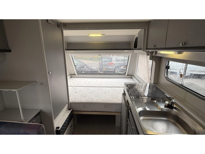 Beyerland Sprinter 430 TM treinzit vast bed toilet  foto: 10