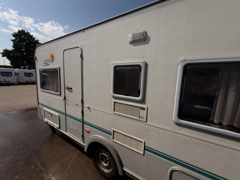 Eifelland Sunshine 460 Voortent+reservewiel  foto: 2