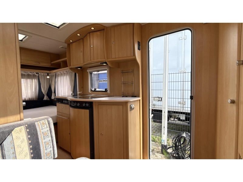 Dethleffs Camper 440 DB treinzit vast bed toilet  foto: 7