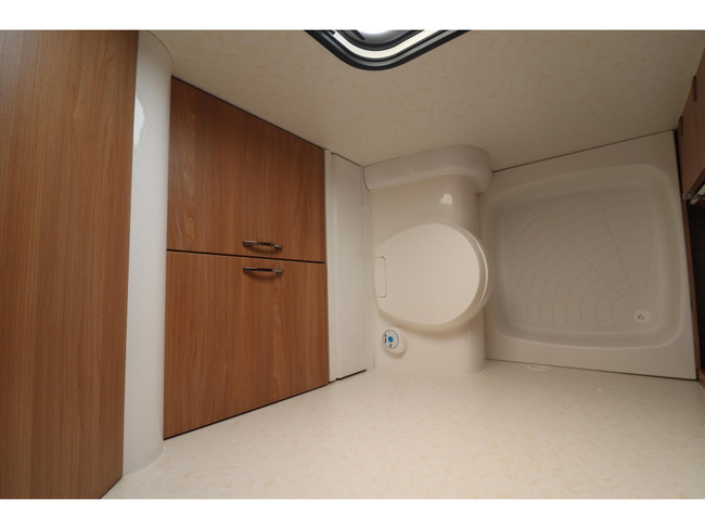 Hobby De Luxe 400 SFE Mover / Voortent foto: 19