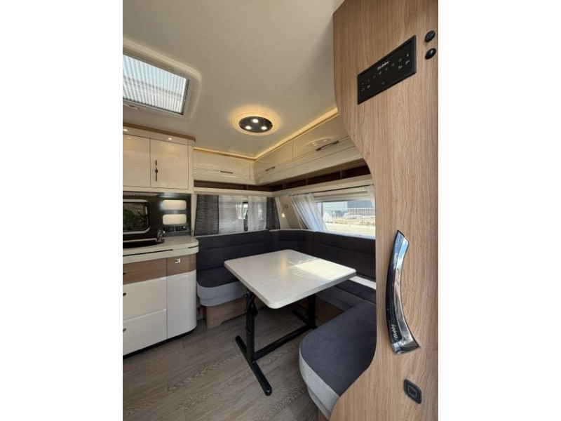 Hobby Excellent 560 WFU Incl. Mover en Luifel  foto: 10