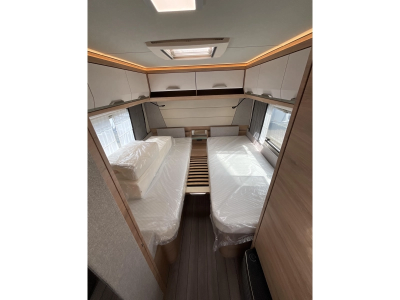 Knaus Sudwind Black Selection 540 UE ENKELE BEDDEN-XL KOELKAST  foto: 10