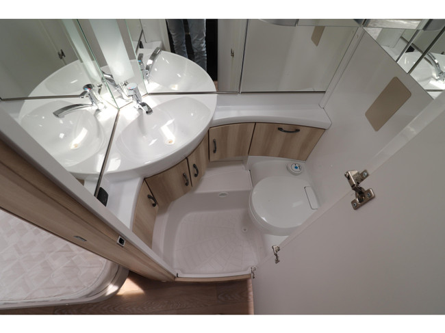 Hobby De Luxe 460 LU Autark / Enkele bedden foto: 10