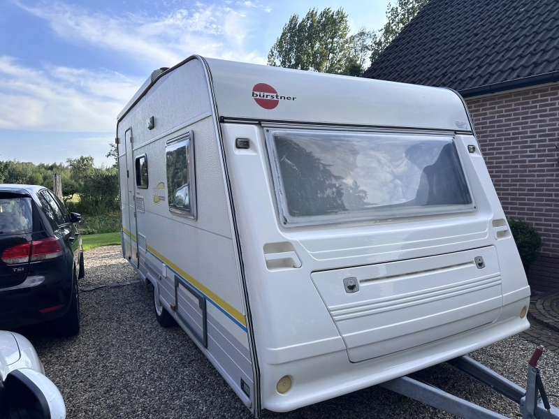 Bürstner Ventana Avantgarde 430 TN met nieuwe voortent  foto: 1