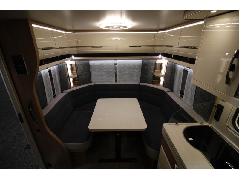 Hobby Excellent 495 UFE Mover, MPP accu, Voortent  foto: 10