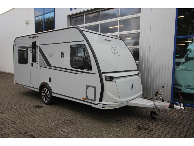 Knaus Sudwind Black Selection 450 FU Frans bed & rondzit!  foto: 2
