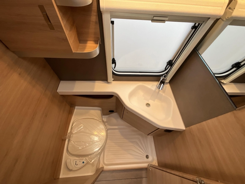 Knaus Sudwind Black Selection 460 EU MOVER-THULE LUIFEL-VLOERV  foto: 14