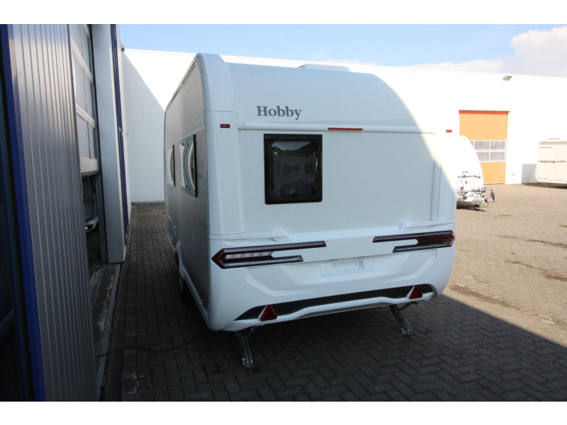 Hobby De Luxe 400 SFE Frans bed & hoge koelkast  foto: 3
