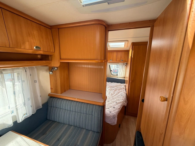 Hobby De luxe Easy 500 KMFE 6 pers, Luifel met wanden 