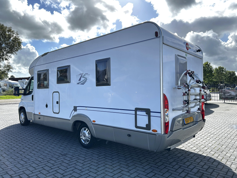 Bürstner Solano 710 T vastbed/badkamer-achterin 