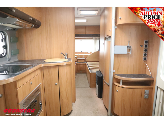 Bürstner Trecento 525 TL Middenkeuken Lengtebed foto: 14