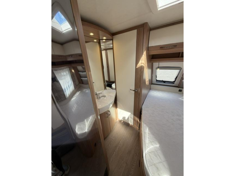 Hobby De Luxe 460 UFE Incl. Mover Fietsendrager  foto: 17