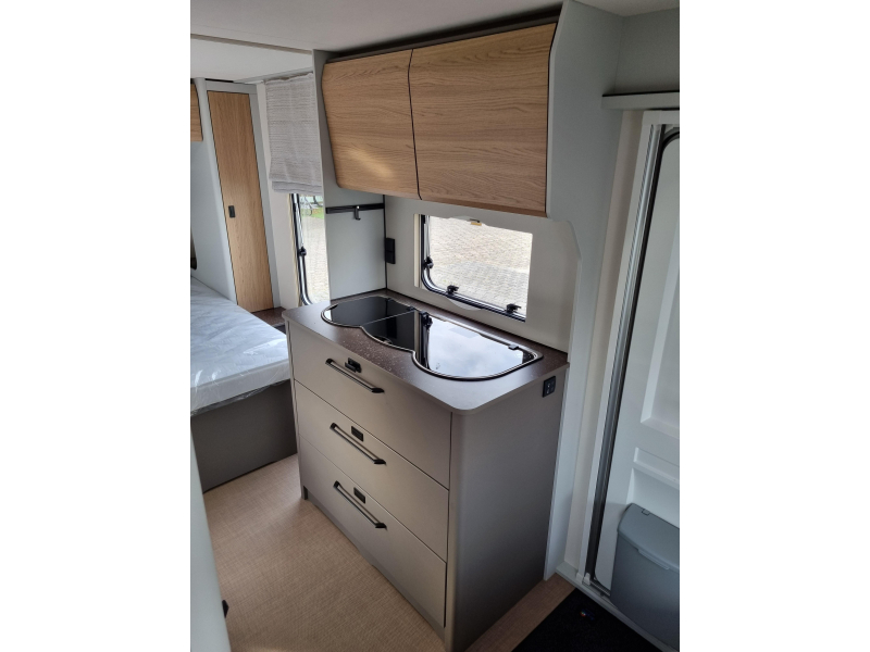 Bürstner B66 485 TS Queens bed - 1800 kg  foto: 7