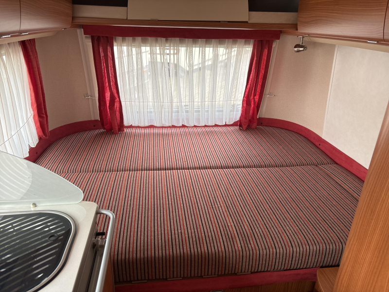 Eriba Touring Triton 430 Thule cassetteluifel  foto: 3