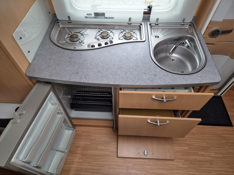 Knaus Sudwind 550 FSK -Mover - Airco - Voortent  foto: 11