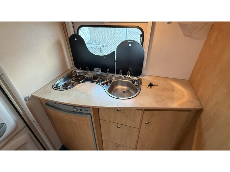 Caravelair Ambiance Style 372 keuken zitgroep toilet  foto: 3