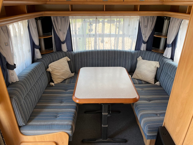 Hobby 450 De Luxe Easy vast bed , rondzit foto: 6