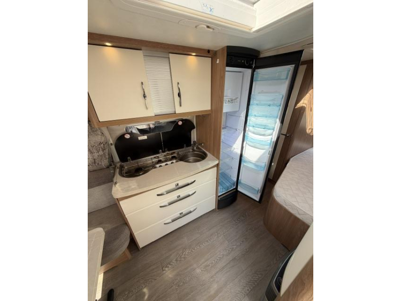 Hobby De Luxe 460 UFE Incl. Mover Fietsendrager  foto: 14