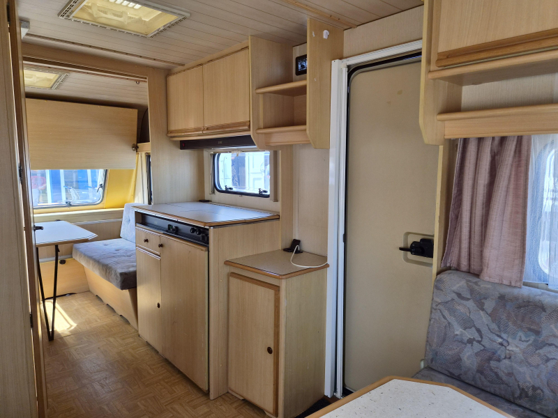 LMC Luxus 490 P Voortent - Klap bovenbed  foto: 5
