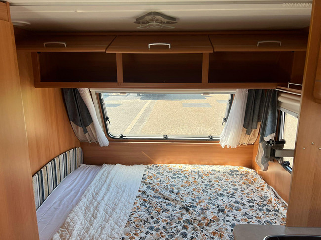 Caravelair Antares Luxe 390 Freeline | Fietsenrek | Dinette | Vastbed | Kachel | Koelkast | foto: 19