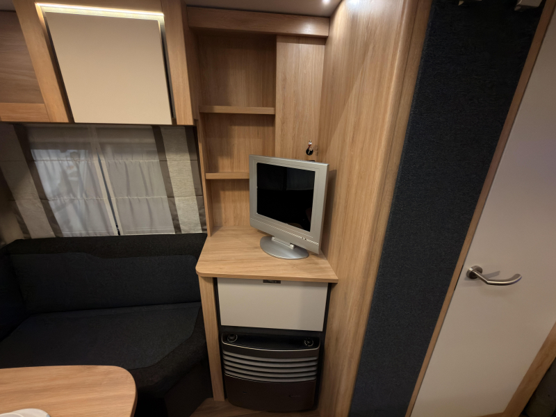 Knaus Sport 460 EU 1800 KG + Enkele Bedden  foto: 6
