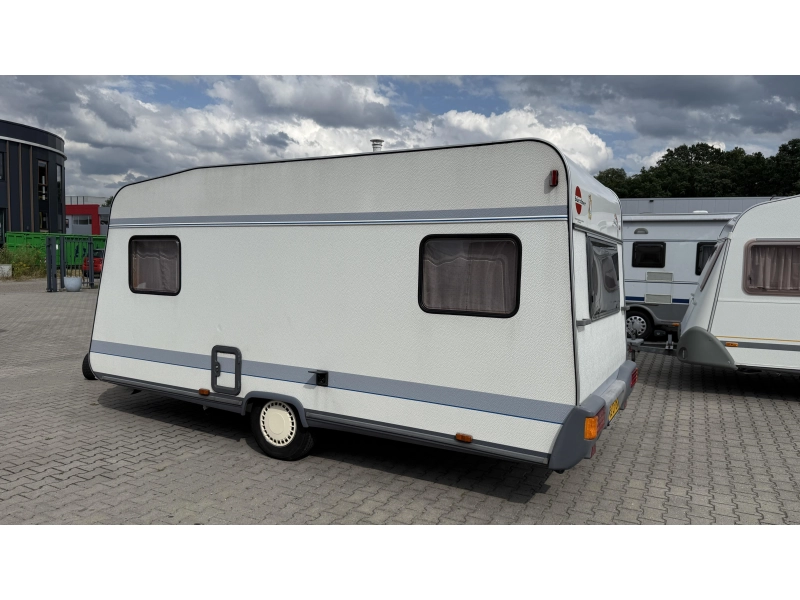 Bürstner Avanti 460 rondzit zit toilet  foto: 12