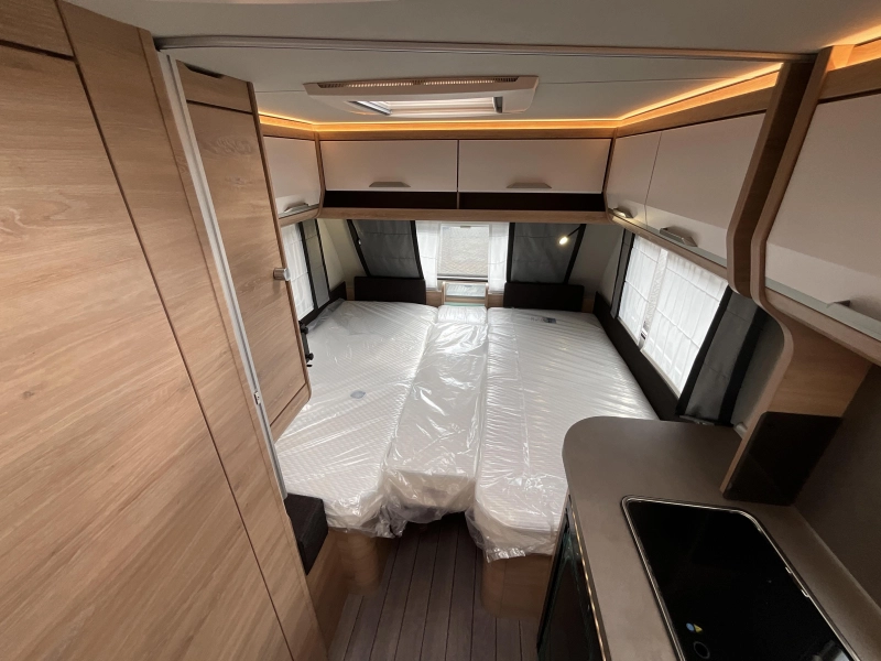 Knaus Sudwind Black Selection 500 EU ENKELE BEDDEN-VLOERVERW  foto: 11
