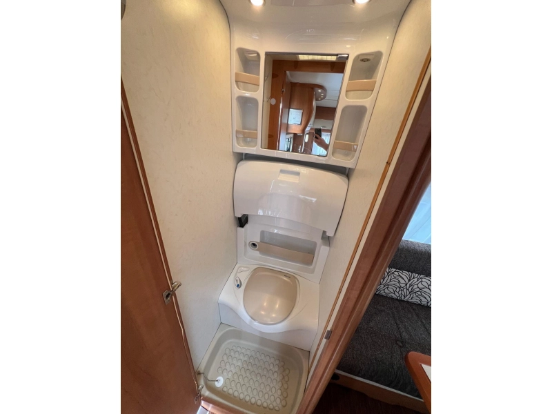 Hobby La Vita 400 SF Mover, Tent, Fietsenrek  foto: 17