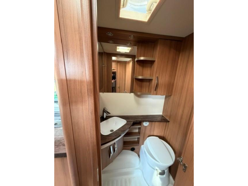 Knaus Sudwind Exclusive 580 EU mover luifel unico genua  foto: 18