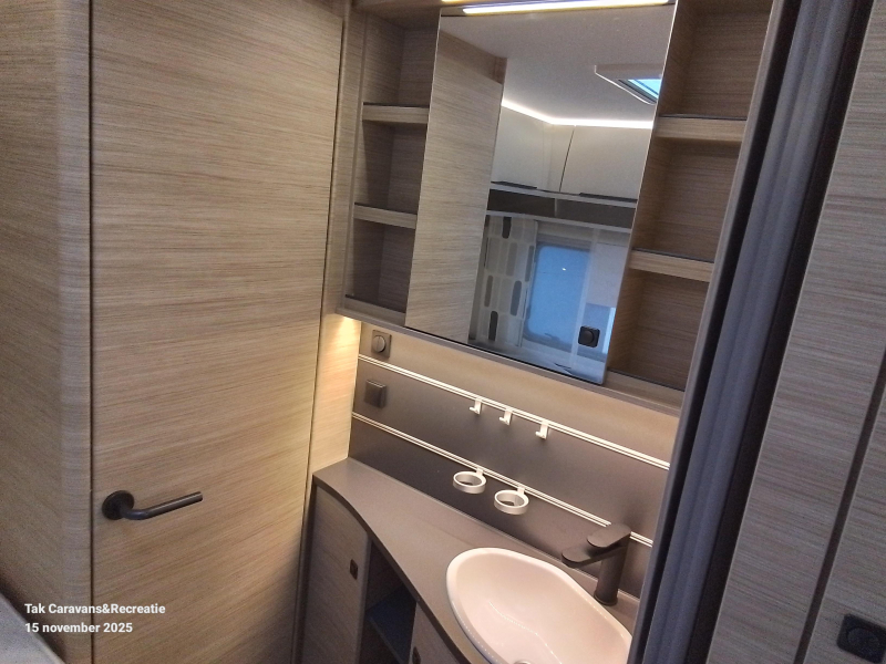 Fendt Apero 465 SFB middenkeuken en Frans bed  foto: 14