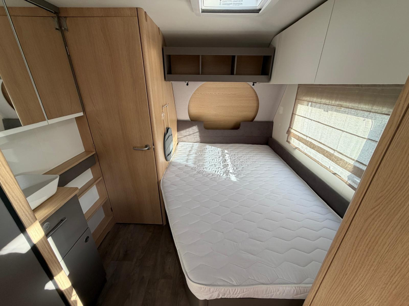 LMC Tandero 480 D Met Truma mover!  foto: 9