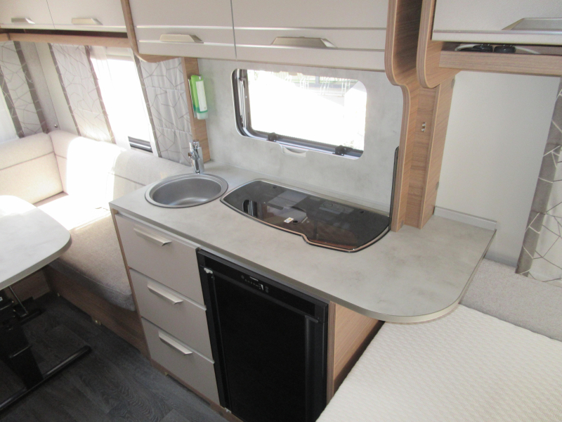 Knaus Sport 450 FU COMPLEET EN FRANSBED  foto: 5