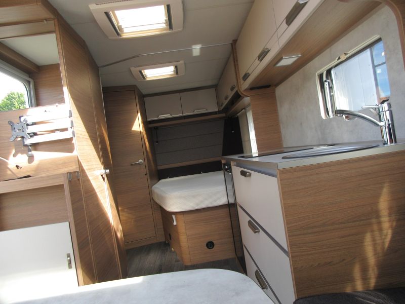 Knaus Sport E-Power Selection 500 UF ZEER NETJES  foto: 2