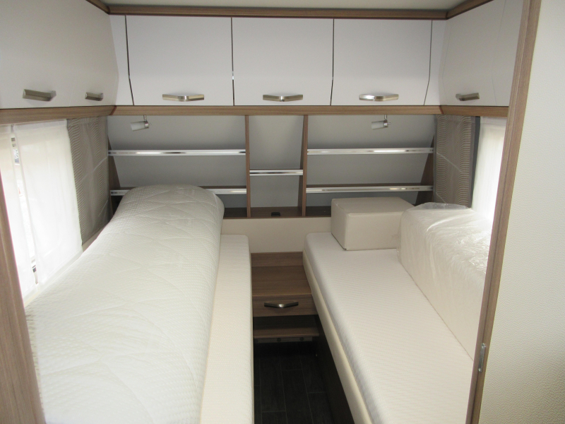 Tabbert Rossini Booster 540 E MET MOVER EN VASTE LUIFEL  foto: 2