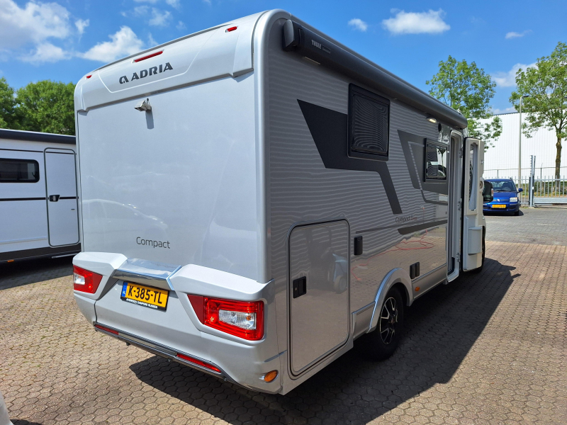 Adria Compact Supreme SC QUEENSBED+LEVELSYSTEEM 