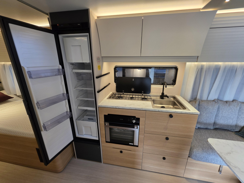 Adria Adora 572 UT Alde verwarming  foto: 9