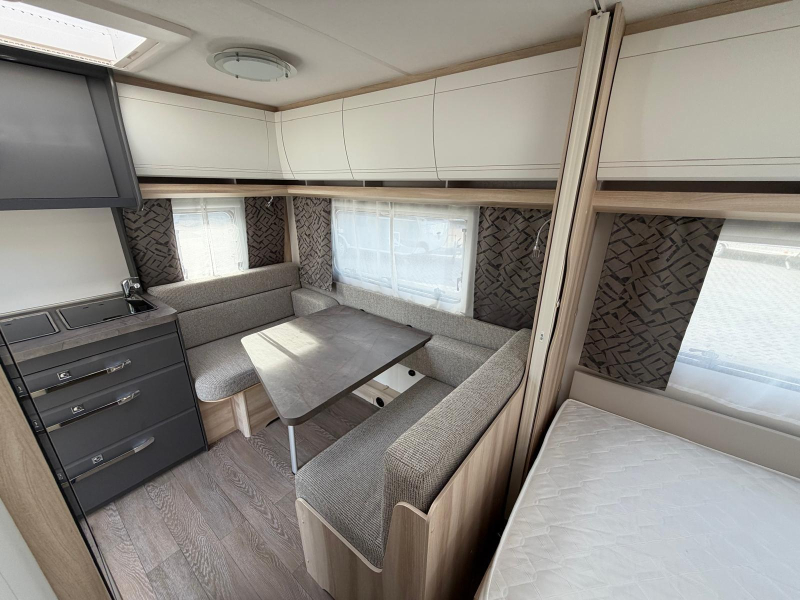Hobby De Luxe 400 SFE Met Luifel!  foto: 8