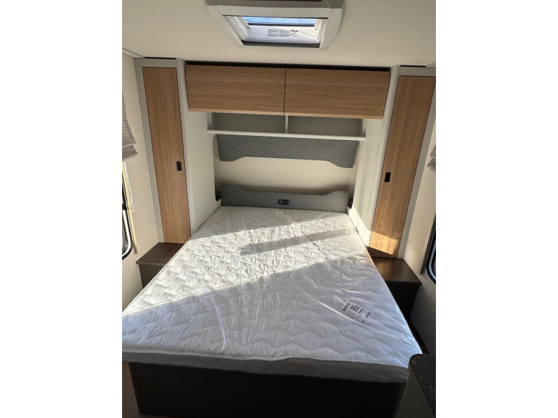 Bürstner B66 485 TS Queens bed nieuwe serie 