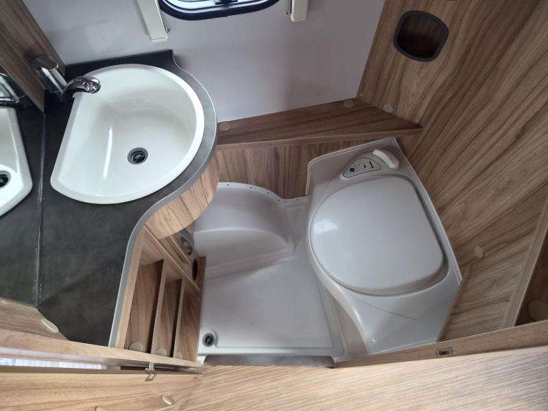 Eriba Nova Light 470 Enkele bedden - Luifel  foto: 19