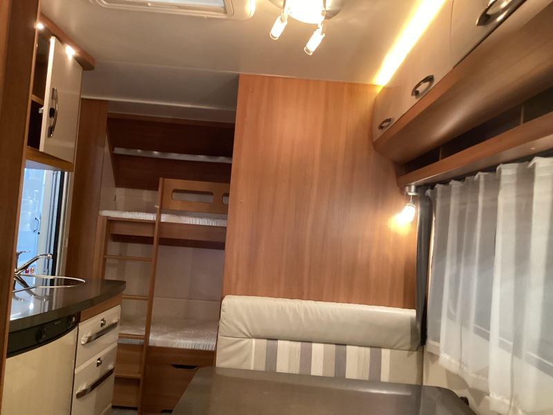 Hobby On Tour 470 KMF voortent 