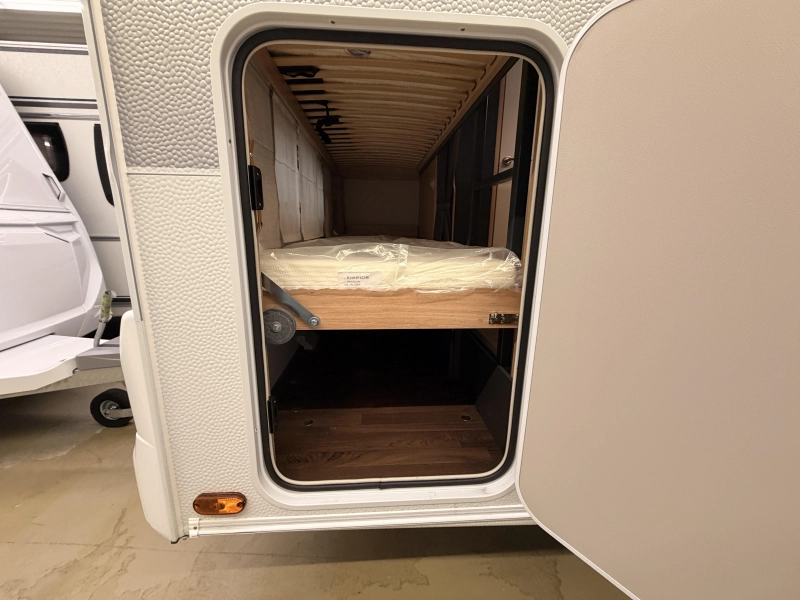 Knaus Sport 500 QDK 1800KG + Stappelbed 