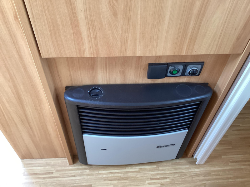 Dethleffs Camper 450 DB voortent  foto: 15