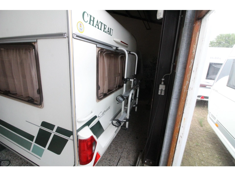 Chateau Caratt 390 TZF Voortent, Fietsenrek V+A  foto: 22