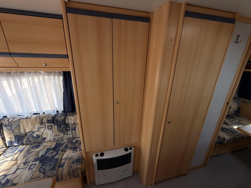 Eifelland Sunshine 460 Voortent+reservewiel  foto: 4