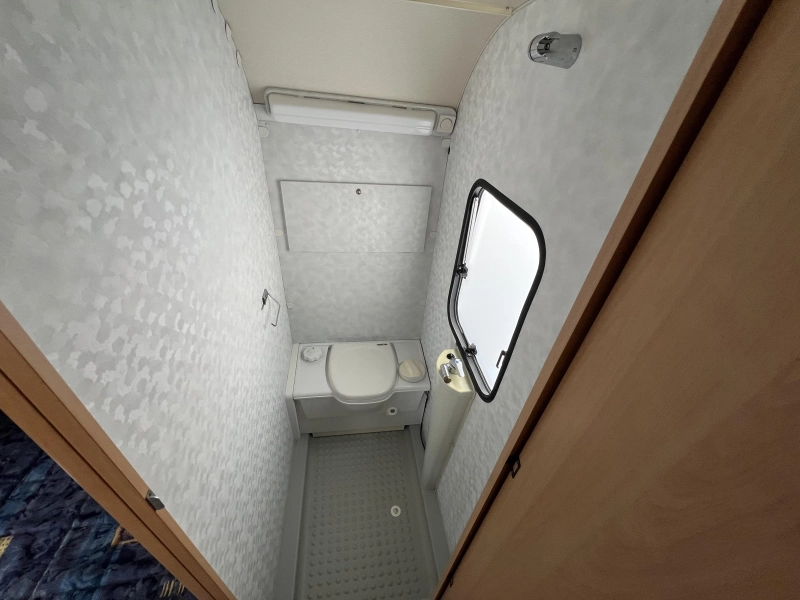 Adria Unica 432 PX voortent en luifel  foto: 10