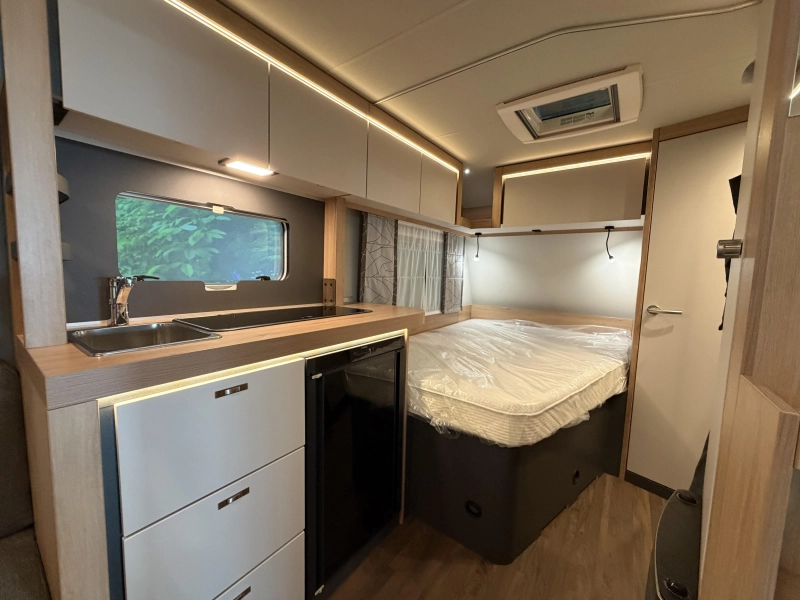 Knaus Sport 450 FU rondzit / fransbed  foto: 14