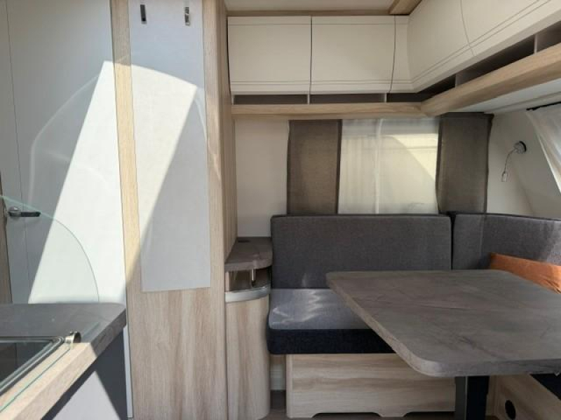 Hobby De Luxe 460 LU 1500 kg 