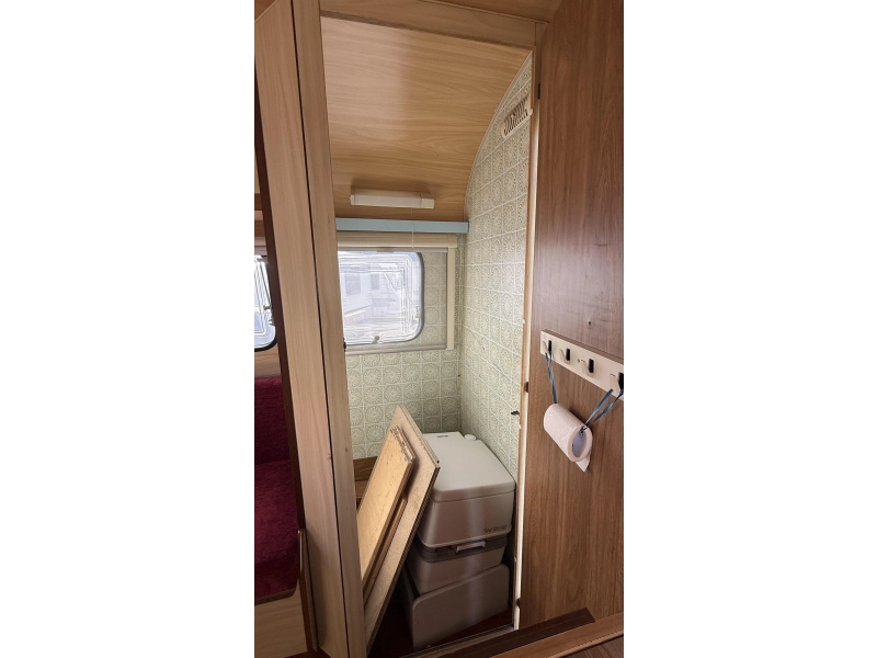 Roller One 380 treinzit vast bed toilet  foto: 5