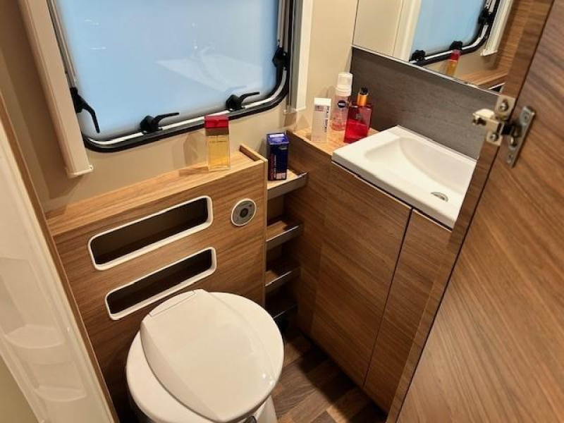 Weinsberg CaraOne Edition HOT 550 QDK met 3 stapelbedden  foto: 7